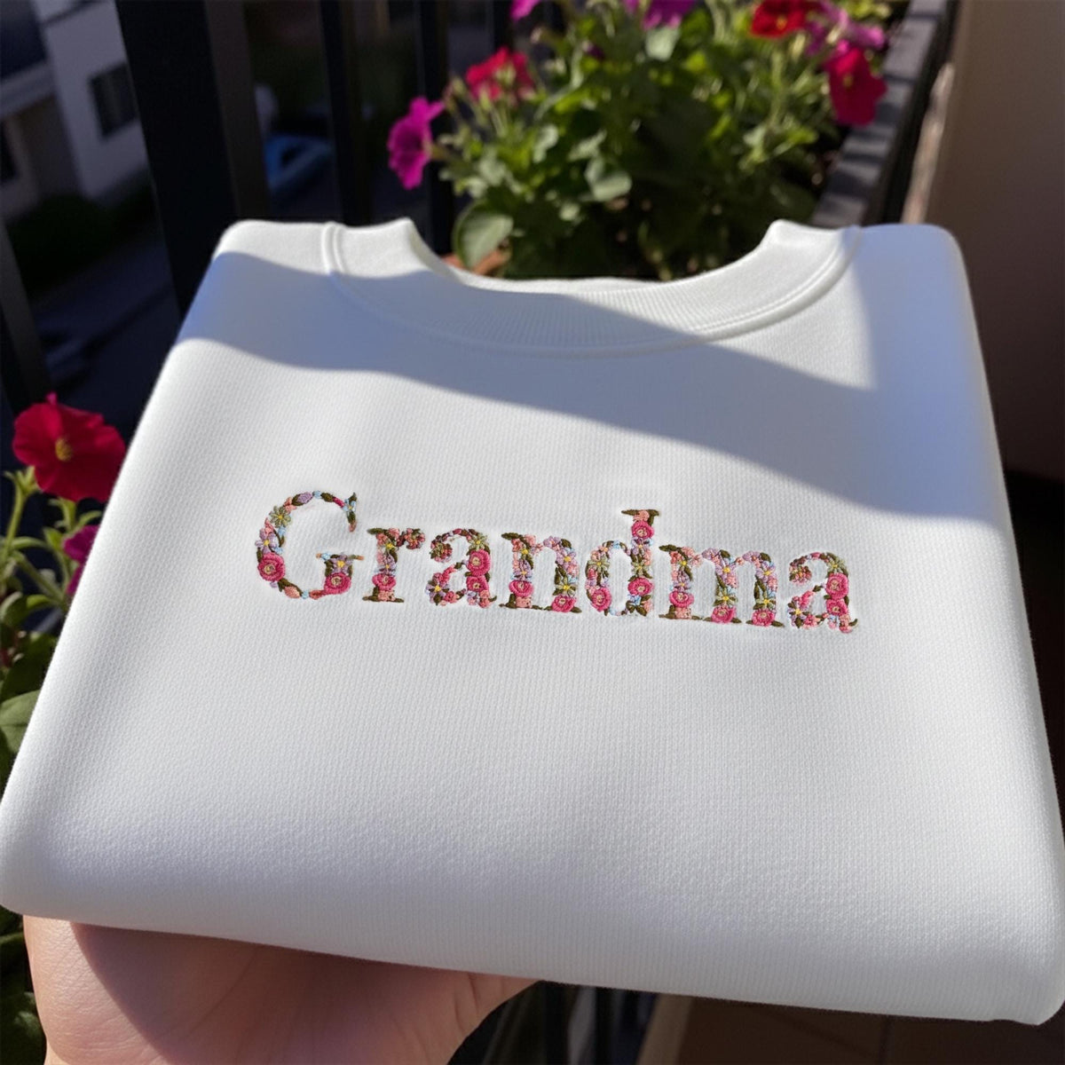 Floral Grandma T-Shirt, Aesthetic Embroidered Gigi Tee, Personalized Flower Grandmother Shirt, Trendy Floral Lettering Nana Gift,Grandma Tee