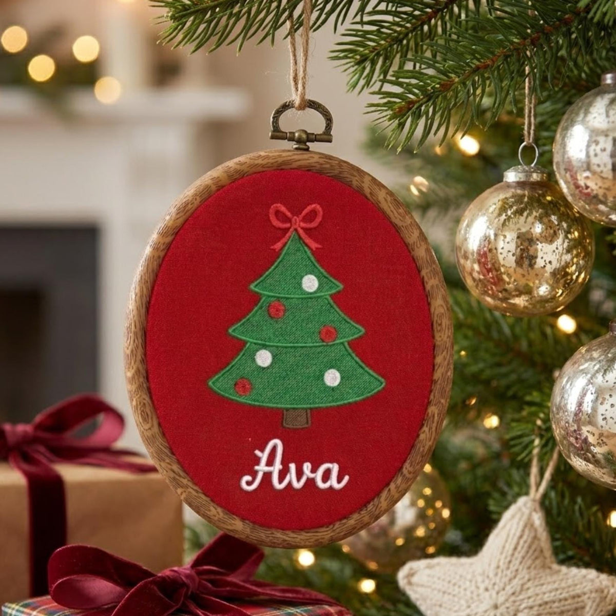 Custom Name Christmas Ornament, Embroidered Tree Hoop Hanging, Neutral Gingham Xmas Decor, Personalized Baby Holiday Keepsake Gift 2026