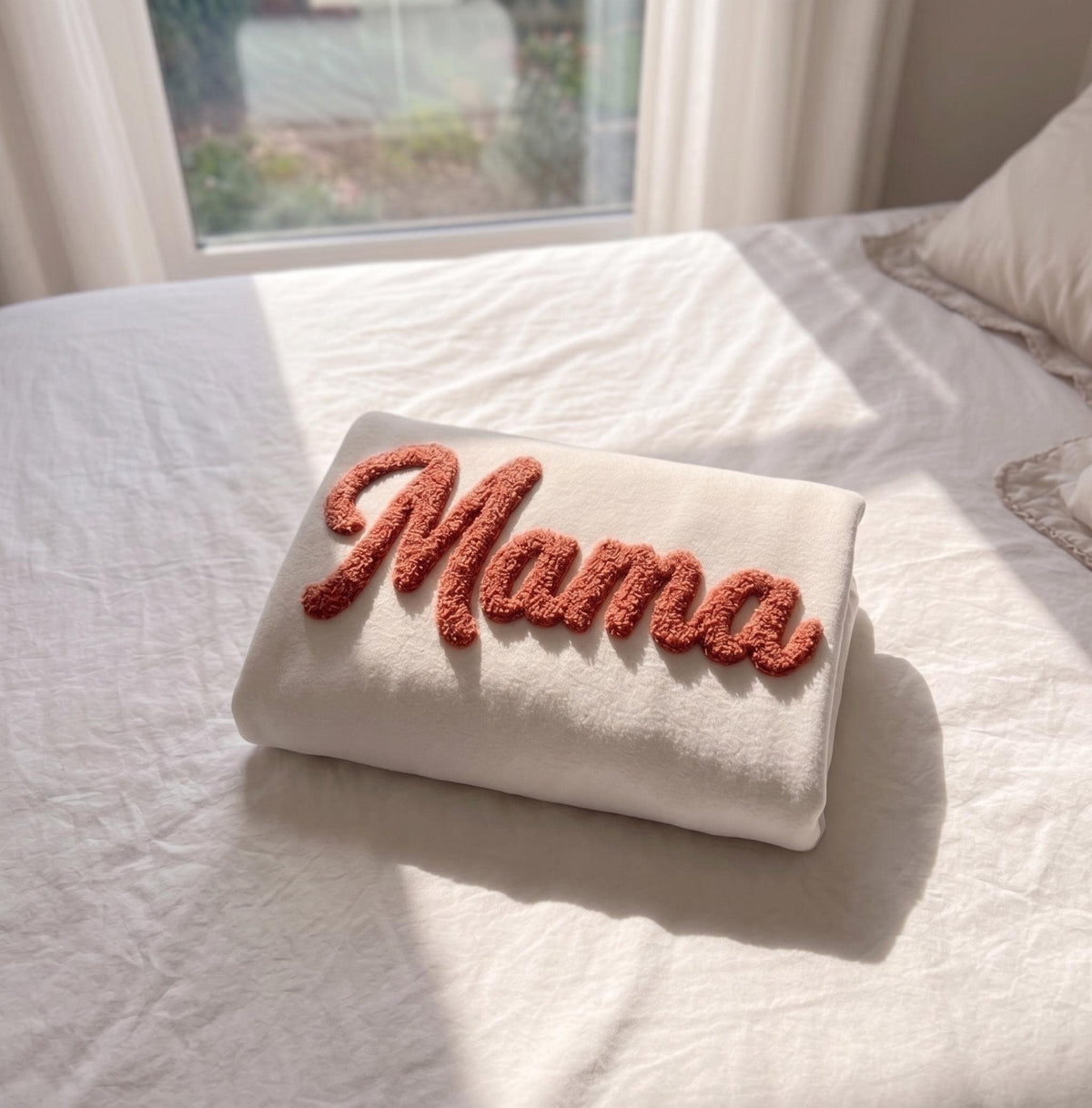 Custom Embroidered Chenille Yarn Mama Sweatshirt, Cute Cursive Mama Mimi Mom Mommy Crewneck, Personalized Mother Gift For Women Mom Grandma