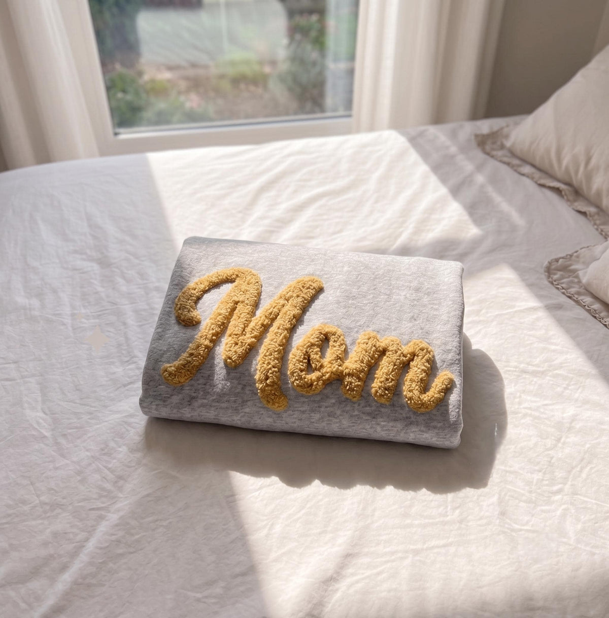 Custom Embroidered Chenille Yarn Mama Sweatshirt, Cute Cursive Mama Mimi Mom Mommy Crewneck, Personalized Mother Gift For Women Mom Grandma